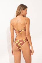 Laden Sie das Bild in den Galerie-Viewer, Model Back: Wednesday In Hawaii By Rio De Sol Unterteil Bottom Pua-Coco-Lilikoi Kai