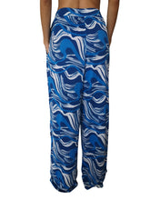 Laden Sie das Bild in den Galerie-Viewer, Model Back: Rio De Sol Strandhosen Inagua Wide Pants