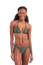 Laden Sie das Bild in den Galerie-Viewer, Model Front: Rio De Sol Set Set Croco Tri-Inv Ibiza-Comfy