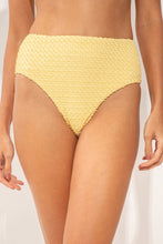 Laden Sie das Bild in den Galerie-Viewer, Gallery: Rio De Sol Unterteil Bottom Drift-Butterglow Hotpants
