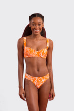 Laden Sie das Bild in den Galerie-Viewer, Model Front: Rio De Sol Unterteil Bottom Trail-Orange Baobi

