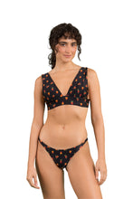 Laden Sie das Bild in den Galerie-Viewer, Model Front: Rio De Sol Unterteil Bottom Cashew Leblon
