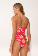 Laden Sie das Bild in den Galerie-Viewer, Model Back: Wednesday In Hawaii By Rio De Sol Badeanzug Pua-Guava Aloha
