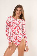 Laden Sie das Bild in den Galerie-Viewer, Model Front: Wednesday In Hawaii By Rio De Sol Badeanzug Pua-Hibiscus Surf
