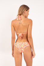 Laden Sie das Bild in den Galerie-Viewer, Model Back: Rio De Sol Oberteil Top Ditsy-Butter Mel
