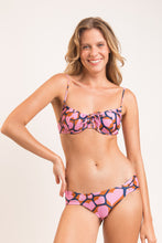 Laden Sie das Bild in den Galerie-Viewer, Model Front: Rio De Sol Oberteil Top Amore-Pink Balconet-Tie
