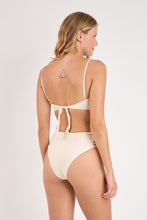 Laden Sie das Bild in den Galerie-Viewer, Model Back: Rio De Sol Oberteil Top Malibu-Natural Bandeau-Iris

