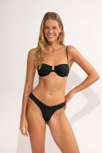 Laden Sie das Bild in den Galerie-Viewer, Model Front: Rio De Sol Unterteil Bottom Malibu-Black Nara
