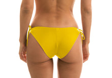 Laden Sie das Bild in den Galerie-Viewer, Model Back: Rio De Sol Unterteil Bottom Uv-Melon Comfort
