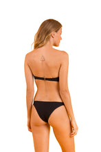 Laden Sie das Bild in den Galerie-Viewer, Model Back: Rio De Sol Set Set Bora-Black Bandeau-Joy Leblon
