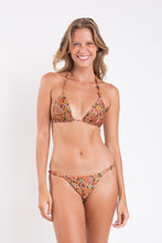 Laden Sie das Bild in den Galerie-Viewer, Model Front: Rio De Sol Set Set Bouquet Tri-Rev Essential-Rev
