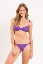 Laden Sie das Bild in den Galerie-Viewer, Model Front: Rio De Sol Set Set Amuleto Bandeau-Crispy Cheeky-Crispy
