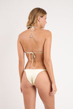 Laden Sie das Bild in den Galerie-Viewer, Model Back: Rio De Sol Unterteil Bottom Touch-Natural Amora
