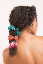 Laden Sie das Bild in den Galerie-Viewer, Image 03: Rio De Sol Haar-Accessoires Rain Scrunchie
