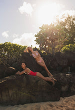 Laden Sie das Bild in den Galerie-Viewer, Image 12: Wednesday In Hawaii By Rio De Sol Set Set Pua-Hibiscus Kauai Kaleia
