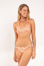 Laden Sie das Bild in den Galerie-Viewer, Model Front: Rio De Sol Oberteil Top Ditsy-Butter Mel

