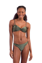 Laden Sie das Bild in den Galerie-Viewer, Model Front: Rio De Sol Oberteil Top Croco Bandeau-Joy

