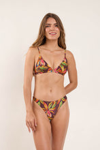 Laden Sie das Bild in den Galerie-Viewer, Model Front: Rio De Sol Set Set Fiore Tri-Fixo Nice-Fio
