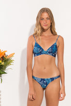 Laden Sie das Bild in den Galerie-Viewer, Model Front: Rio De Sol Oberteil Top Reef Tri-Cos
