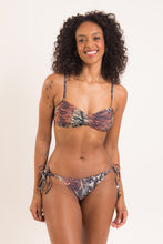 Laden Sie das Bild in den Galerie-Viewer, Model Front: Rio De Sol Oberteil Top Cobra Twist

