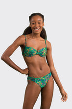 Laden Sie das Bild in den Galerie-Viewer, Model Front: Rio De Sol Oberteil Top Wilds Balconet
