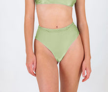 Laden Sie das Bild in den Galerie-Viewer, Gallery: Rio De Sol Unterteil Bottom Oliva Hotpants
