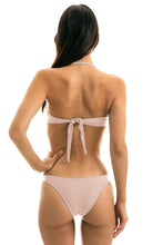 Laden Sie das Bild in den Galerie-Viewer, Model Back: Rio De Sol Unterteil Bottom Essence Bandeau
