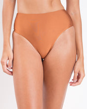 Laden Sie das Bild in den Galerie-Viewer, Gallery: Rio De Sol Unterteil Bottom Nocciola Hotpants
