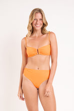 Laden Sie das Bild in den Galerie-Viewer, Model Front: Rio De Sol Unterteil Bottom Bio-Laranjada Amy
