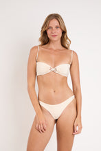 Laden Sie das Bild in den Galerie-Viewer, Model Front: Rio De Sol Unterteil Bottom Malibu-Natural Essential-Iris
