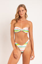 Laden Sie das Bild in den Galerie-Viewer, Model Front: Rio De Sol Unterteil Bottom Revelry Cali
