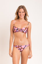 Laden Sie das Bild in den Galerie-Viewer, Model Front: Rio De Sol Unterteil Bottom Amore-Pink Essential-Comfy
