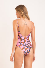 Laden Sie das Bild in den Galerie-Viewer, Model Back: Rio De Sol Badeanzug Amore-Pink Hype
