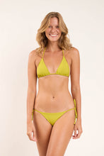 Laden Sie das Bild in den Galerie-Viewer, Model Front: Rio De Sol Set Set Fluity-Abacateiro Tri-Inv Lacinho
