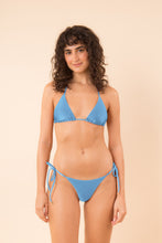 Laden Sie das Bild in den Galerie-Viewer, Model Front: Rio De Sol Unterteil Bottom Shimmer-Baltic-Sea Cheeky-Tie
