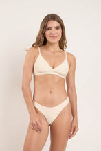 Laden Sie das Bild in den Galerie-Viewer, Model Front: Rio De Sol Oberteil Top Touch-Natural Paola
