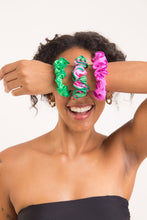 Laden Sie das Bild in den Galerie-Viewer, Image 05: Rio De Sol Haar-Accessoires Dots-Energy Scrunchie

