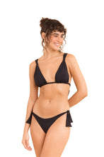 Laden Sie das Bild in den Galerie-Viewer, Model Front: Rio De Sol Unterteil Bottom Dots-Black Italy
