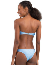Laden Sie das Bild in den Galerie-Viewer, Image 07: Rio De Sol Set Set Shimmer-Baltic-Sea Bandeau-Joy Essential
