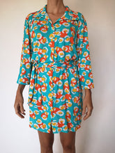 Laden Sie das Bild in den Galerie-Viewer, Product Front: Rio De Sol Hemdblusenkleid Dubai Chemise
