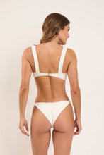 Laden Sie das Bild in den Galerie-Viewer, Model Back: Rio De Sol Unterteil Bottom Sand-Chantilly Cheeky-Fixa
