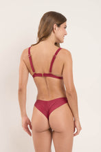 Laden Sie das Bild in den Galerie-Viewer, Model Back: Rio De Sol Oberteil Top Touch-Carmim Alba
