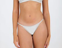 Laden Sie das Bild in den Galerie-Viewer, Gallery: Rio De Sol Unterteil Bottom Shimmer-White California
