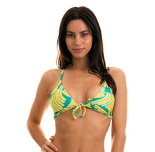 Laden Sie das Bild in den Galerie-Viewer, Model Front: Rio De Sol Oberteil Top Banana Yellow Micro
