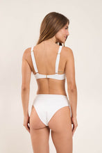 Laden Sie das Bild in den Galerie-Viewer, Model Back: Rio De Sol Unterteil Bottom Sand-White Kora
