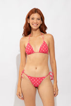 Laden Sie das Bild in den Galerie-Viewer, Model Front: Wednesday In Hawaii By Rio De Sol Oberteil Top Kiko-Guava Kauai
