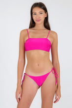 Laden Sie das Bild in den Galerie-Viewer, Model Front: Rio De Sol Unterteil Bottom Amaranto Ibiza-Comfy
