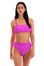 Laden Sie das Bild in den Galerie-Viewer, Model Front: Rio De Sol Unterteil Bottom St-Tpz-Pink Hotpant-High
