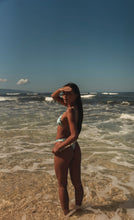 Laden Sie das Bild in den Galerie-Viewer, Image 12: Wednesday In Hawaii By Rio De Sol Oberteil Top Pua-Valley Ana
