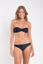 Laden Sie das Bild in den Galerie-Viewer, Model Front: Rio De Sol Unterteil Bottom Touch-Black Essential-Comfy
